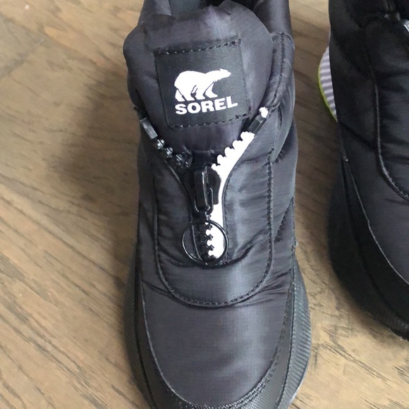 Sorel Out N About Puffy black zip shoes Sz 5 New with Tags - Picture 6 of 10